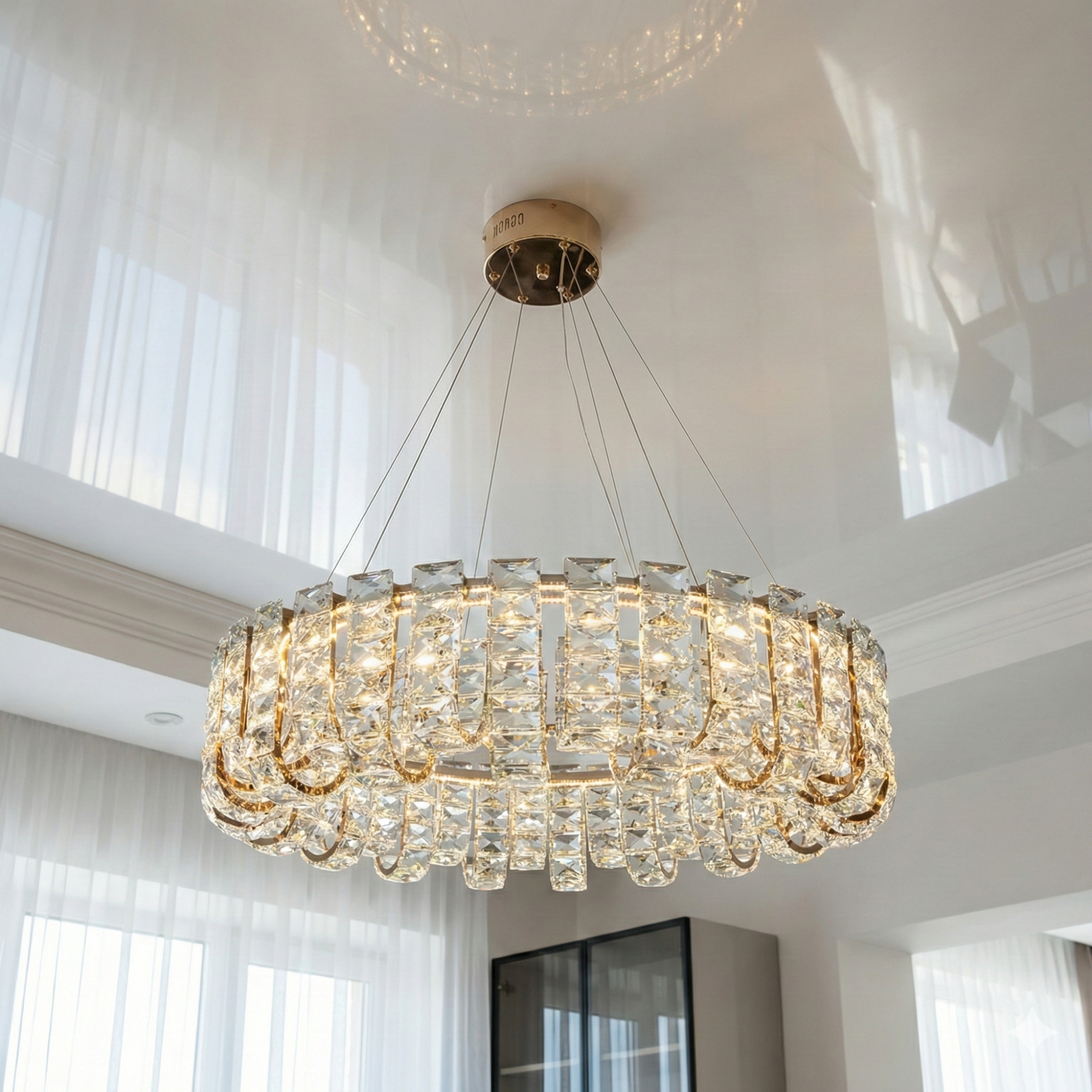 Большая люстра в гостиную 559/800G, подвесная, золотистая, прозрачные стеклянные подвески, арт-деко в просторной гостиной Киева, добавляет торжественную атмосферу